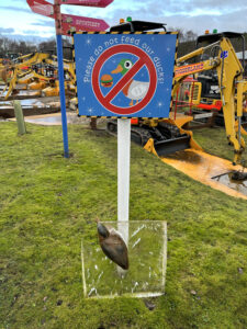 Don't Feed the DUcks Sign at Diggerland Durham